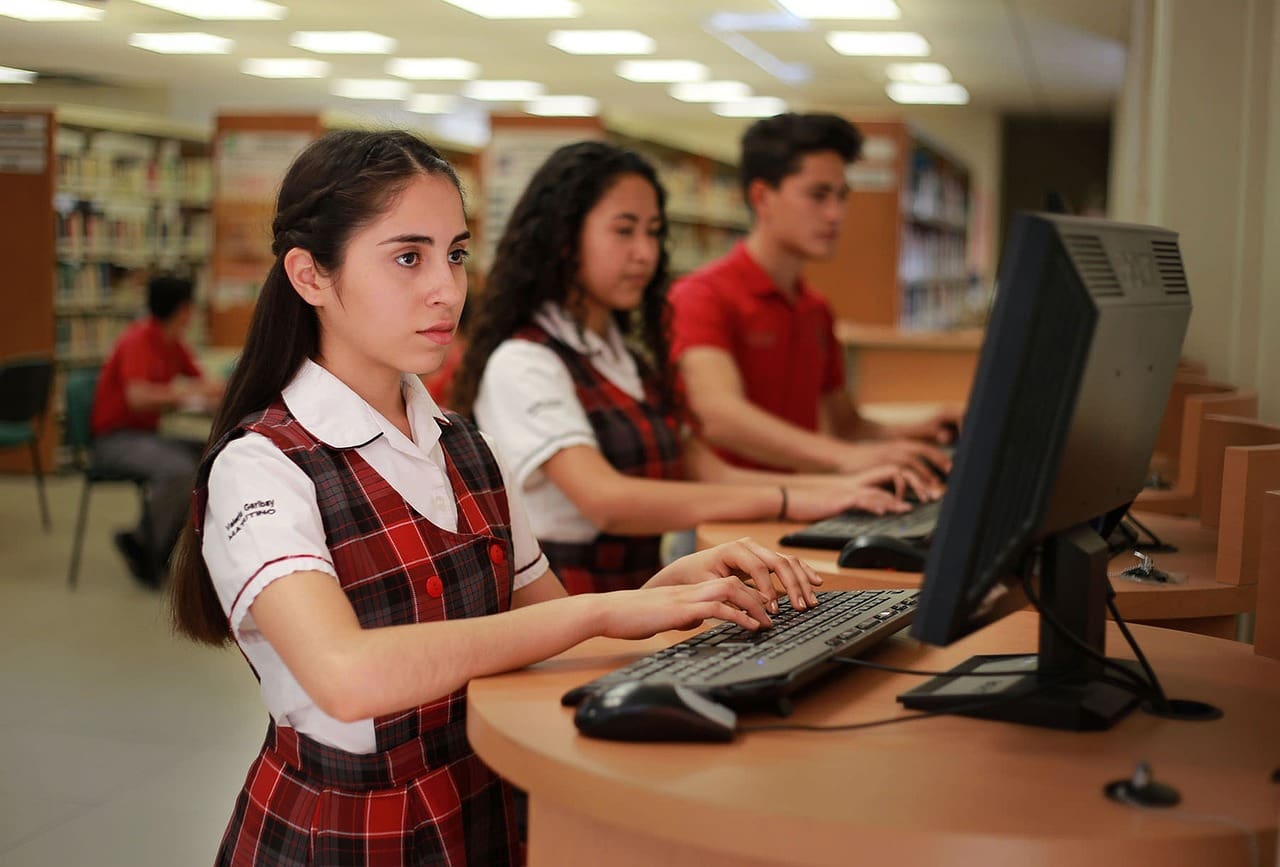 The Impact of Social Media on Teenagers and How to Navigate It The Impact of Social Media on Teenagers and How to Navigate It